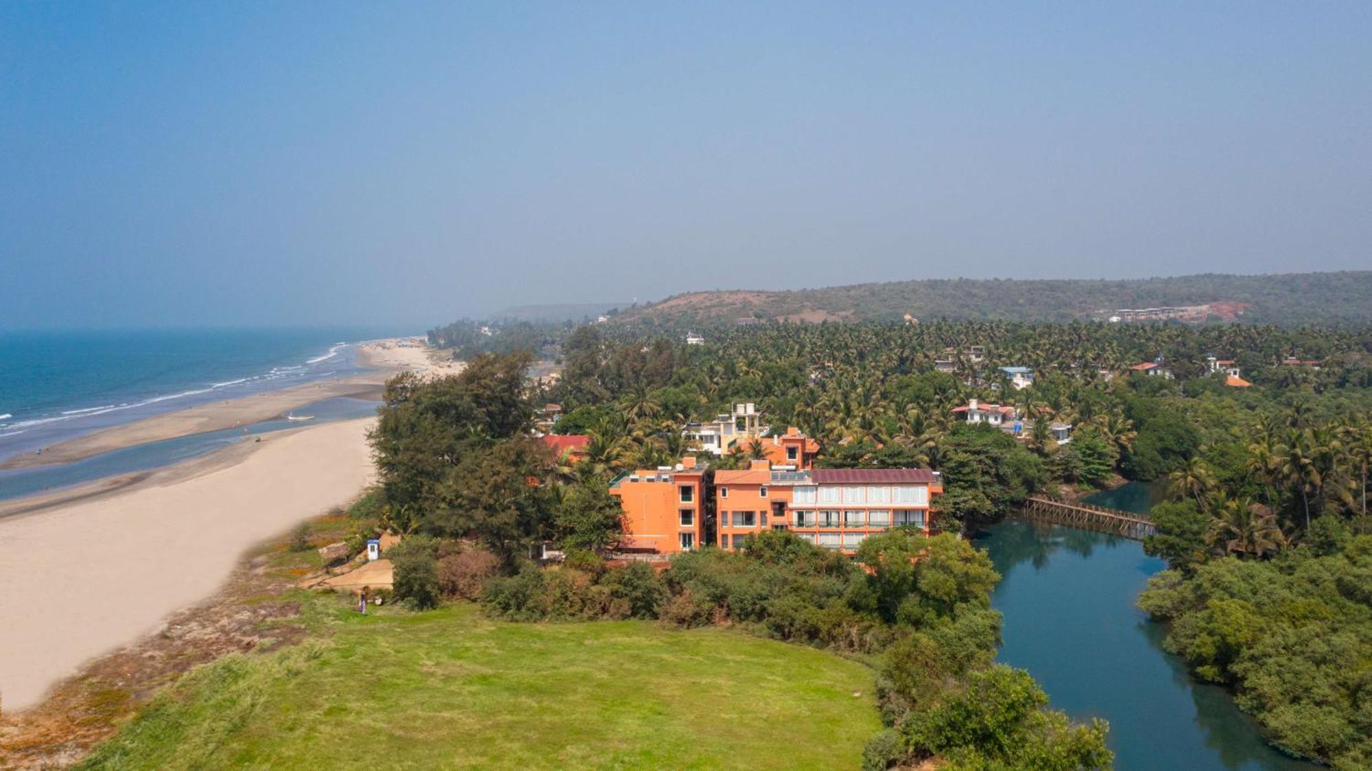 Mandrem Beach Resort, A Member Of Radisson Individuals Retreat Exteriör bild