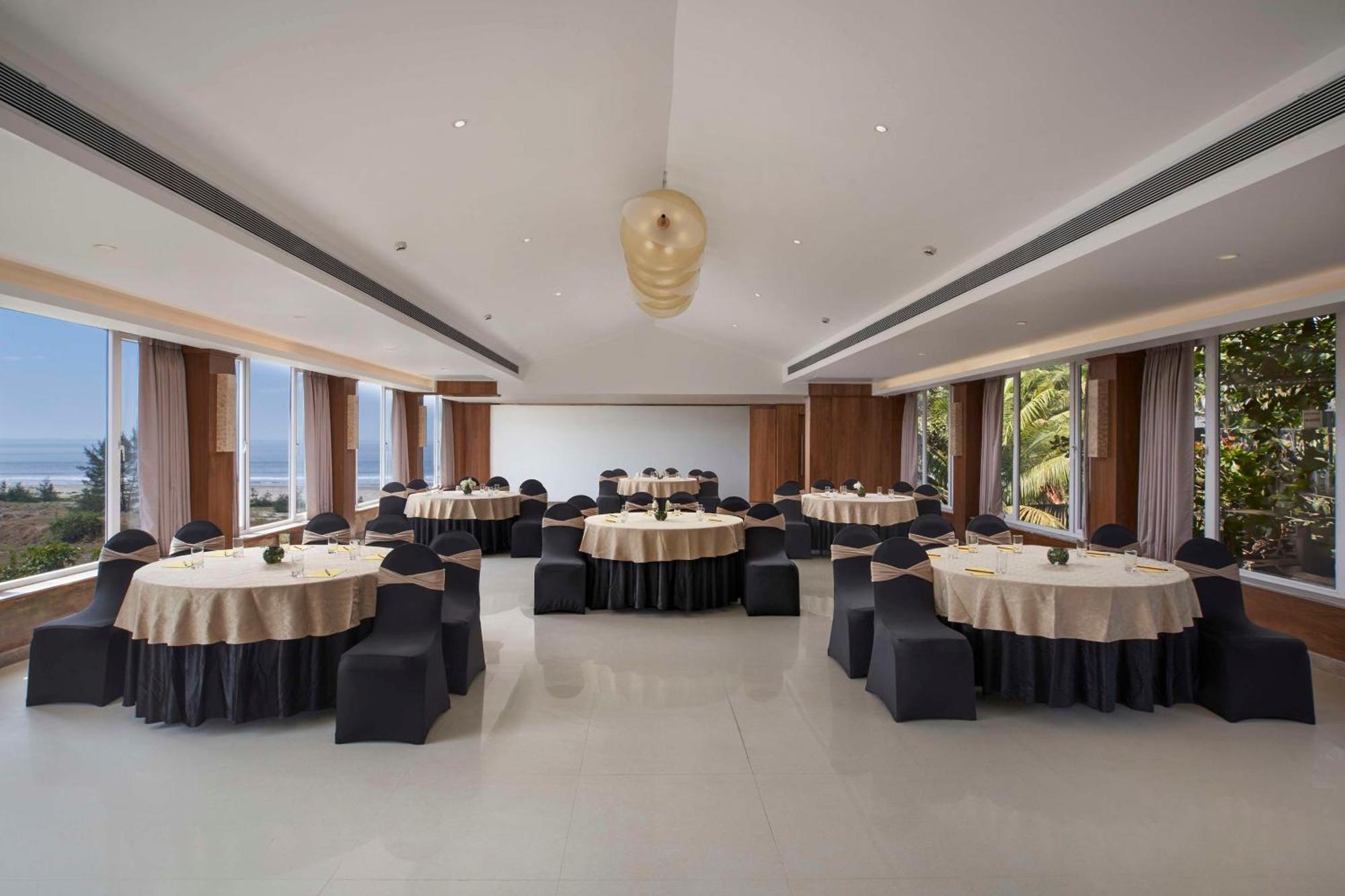 Mandrem Beach Resort, A Member Of Radisson Individuals Retreat Exteriör bild