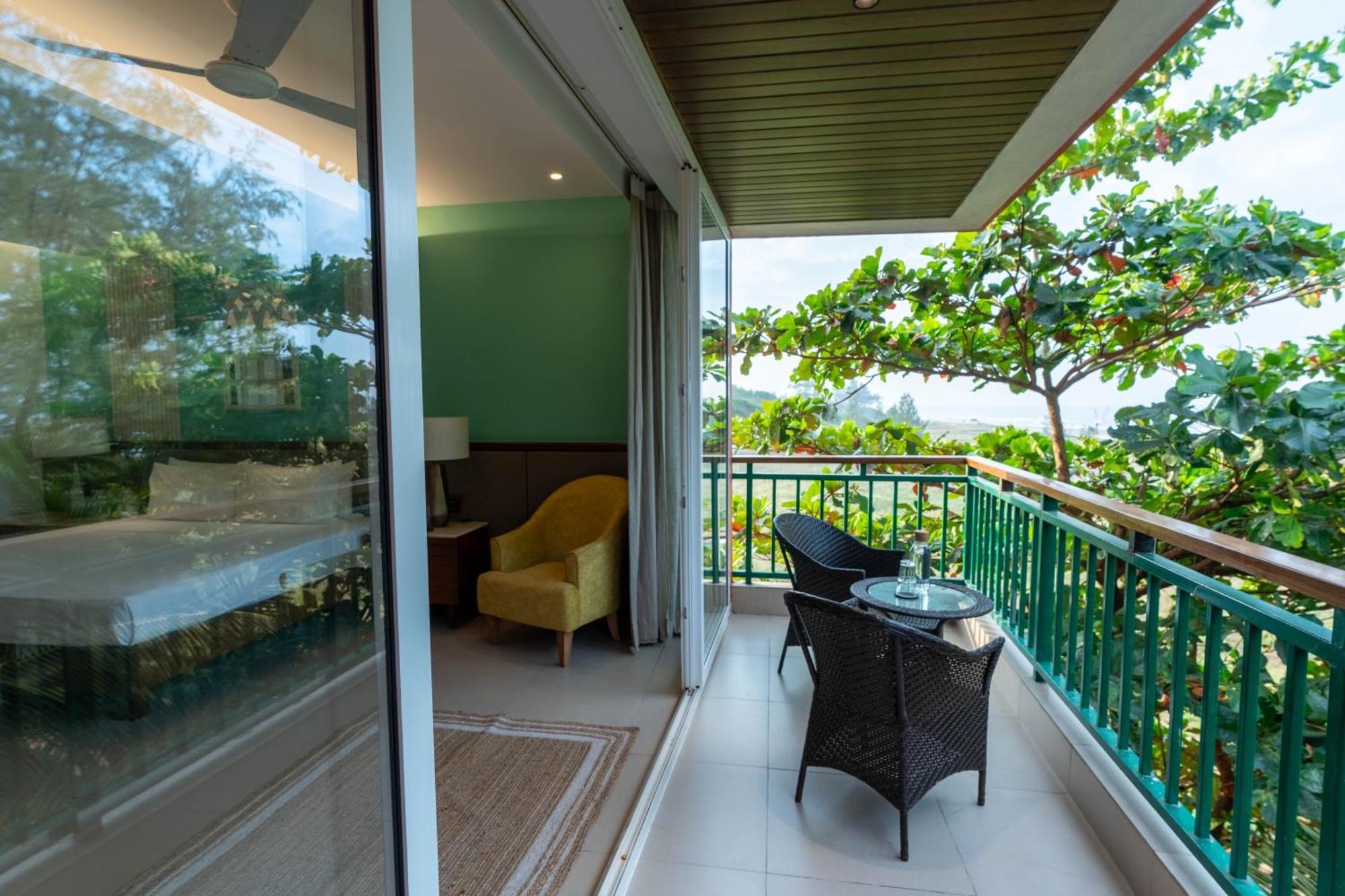 Mandrem Beach Resort, A Member Of Radisson Individuals Retreat Exteriör bild