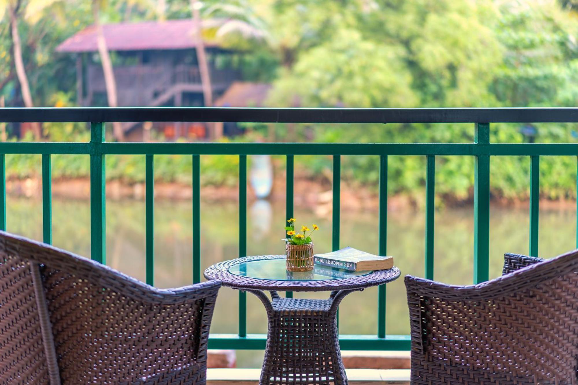 Mandrem Beach Resort, A Member Of Radisson Individuals Retreat Exteriör bild