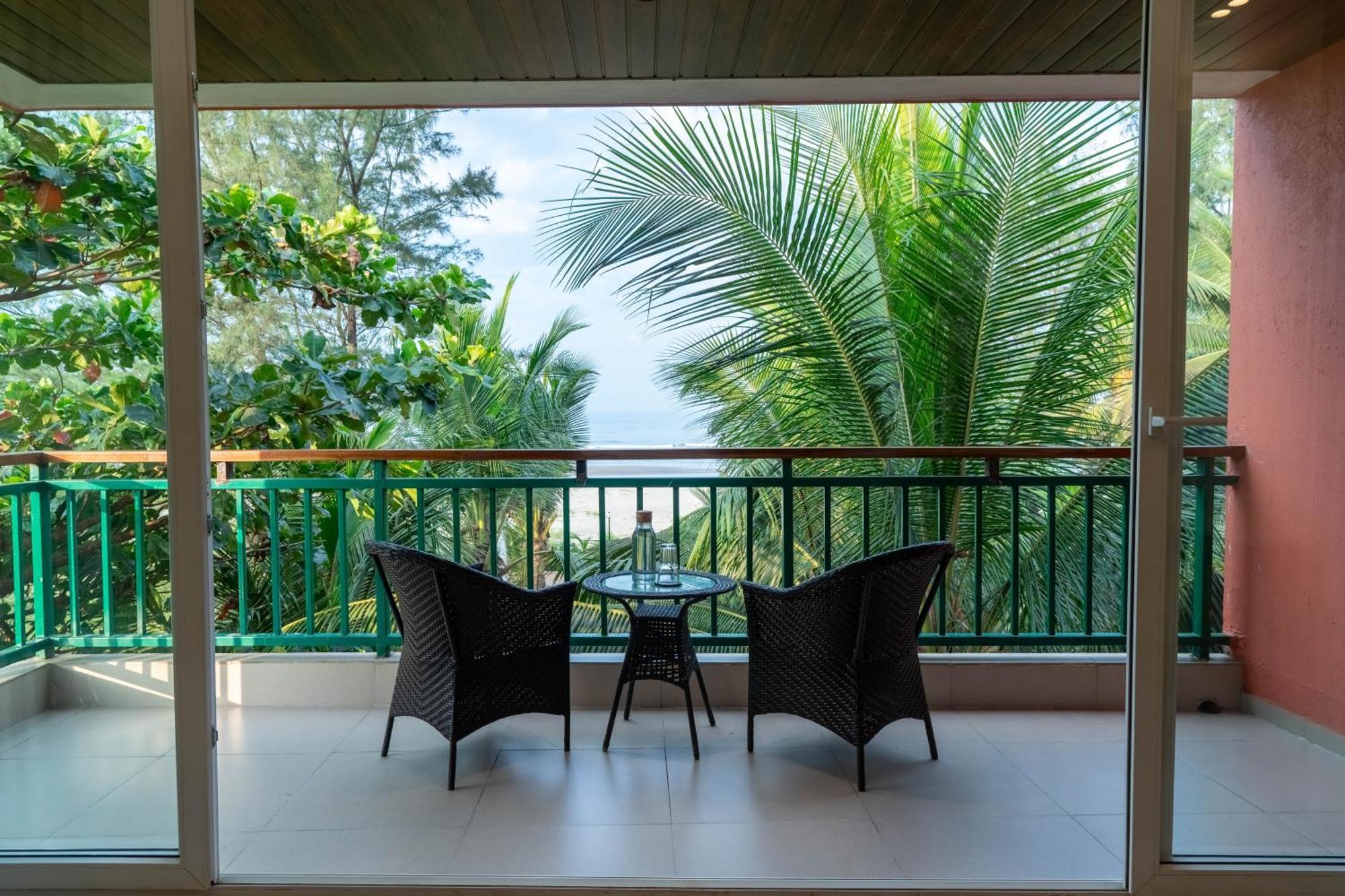 Mandrem Beach Resort, A Member Of Radisson Individuals Retreat Exteriör bild