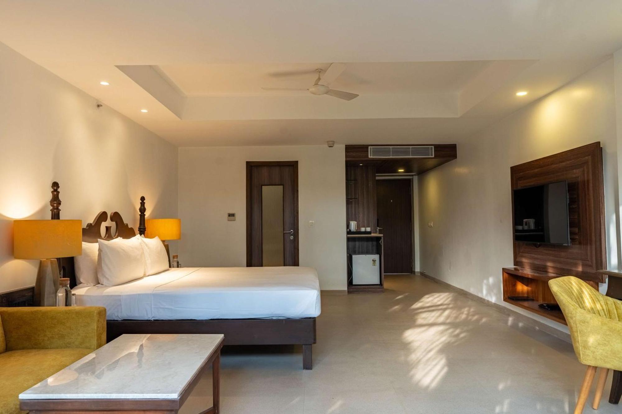 Mandrem Beach Resort, A Member Of Radisson Individuals Retreat Exteriör bild