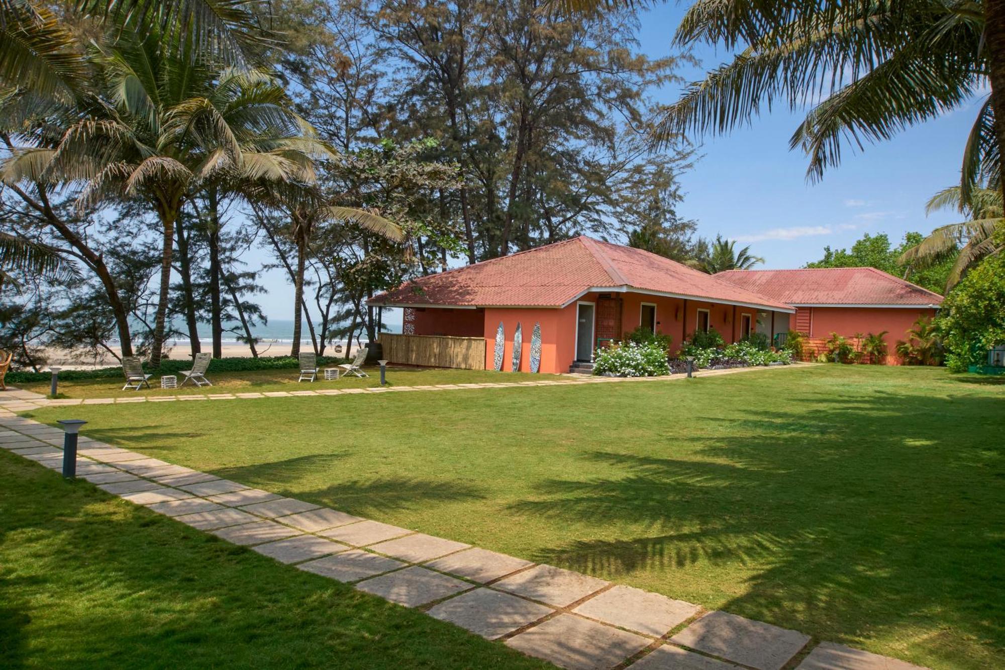 Mandrem Beach Resort, A Member Of Radisson Individuals Retreat Exteriör bild